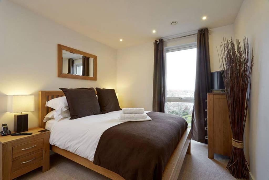 Modern Apartment At Slough Station, London In 18 Mins! Dış mekan fotoğraf