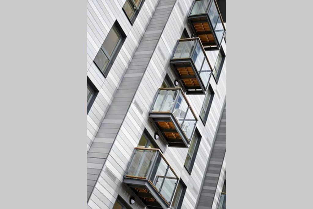 Modern Apartment At Slough Station, London In 18 Mins! Dış mekan fotoğraf