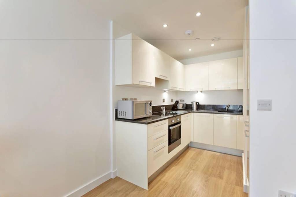 Modern Apartment At Slough Station, London In 18 Mins! Dış mekan fotoğraf