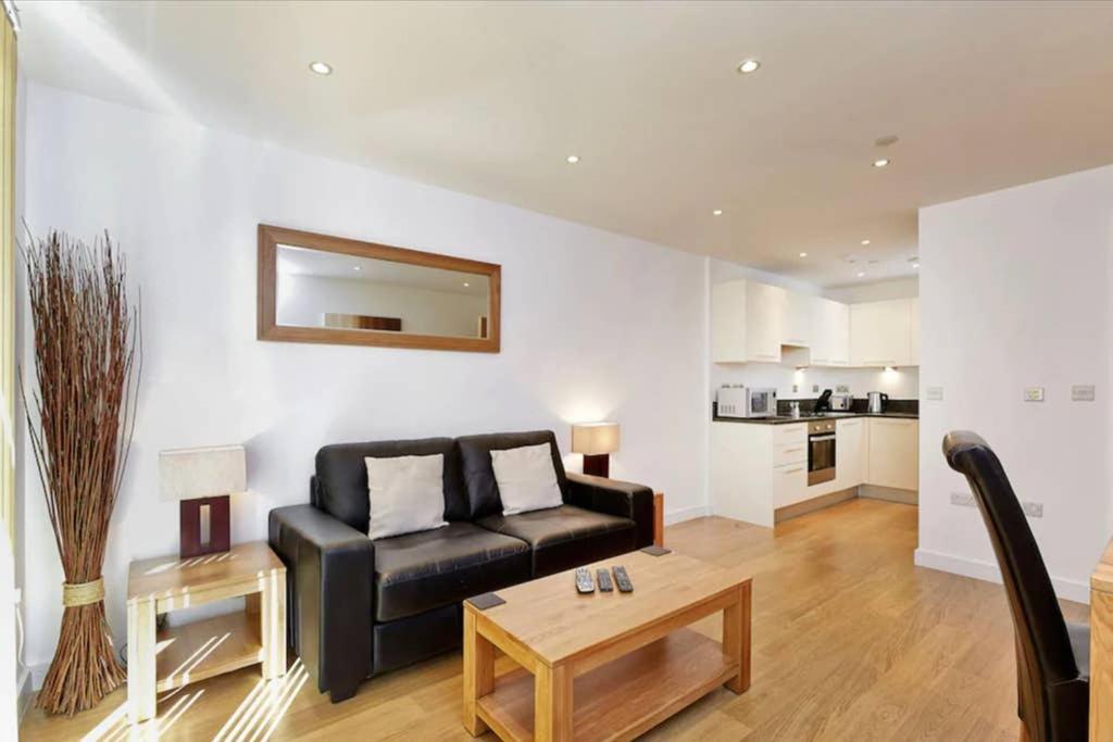 Modern Apartment At Slough Station, London In 18 Mins! Dış mekan fotoğraf