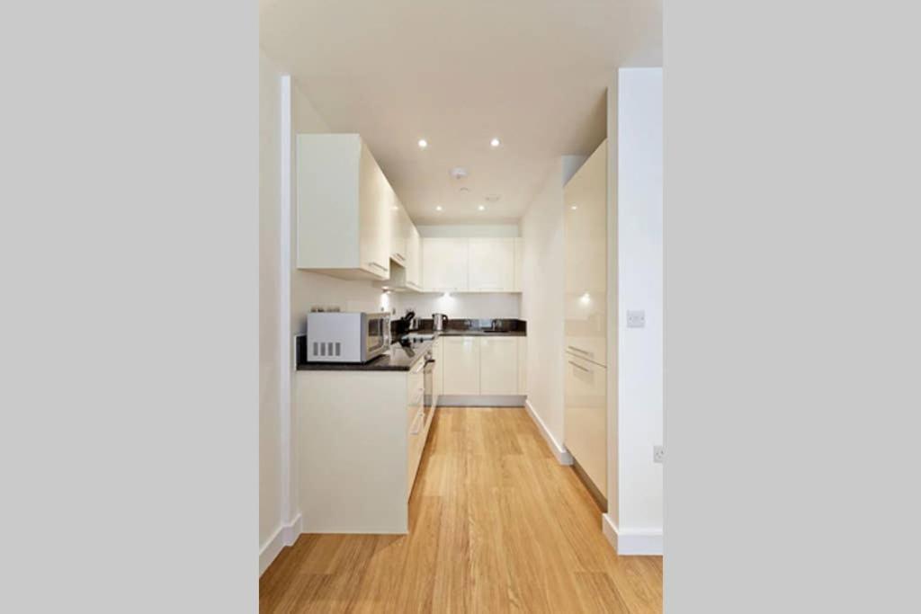 Modern Apartment At Slough Station, London In 18 Mins! Dış mekan fotoğraf